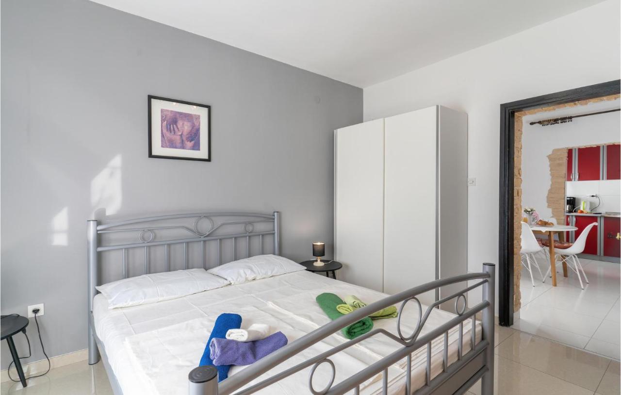 Cozy Apartment In Krk With Kitchen Krk Town Extérieur photo